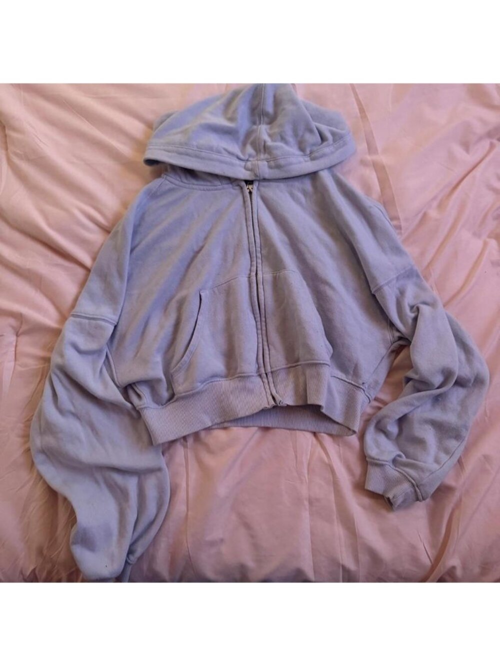 H&M light purple cropped zip up hoodie in a M #cropped #hm